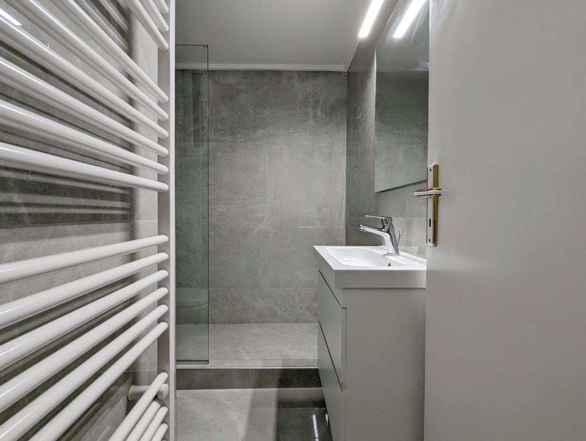 Victroria Grand Palace Apartment Atenas Exterior foto
